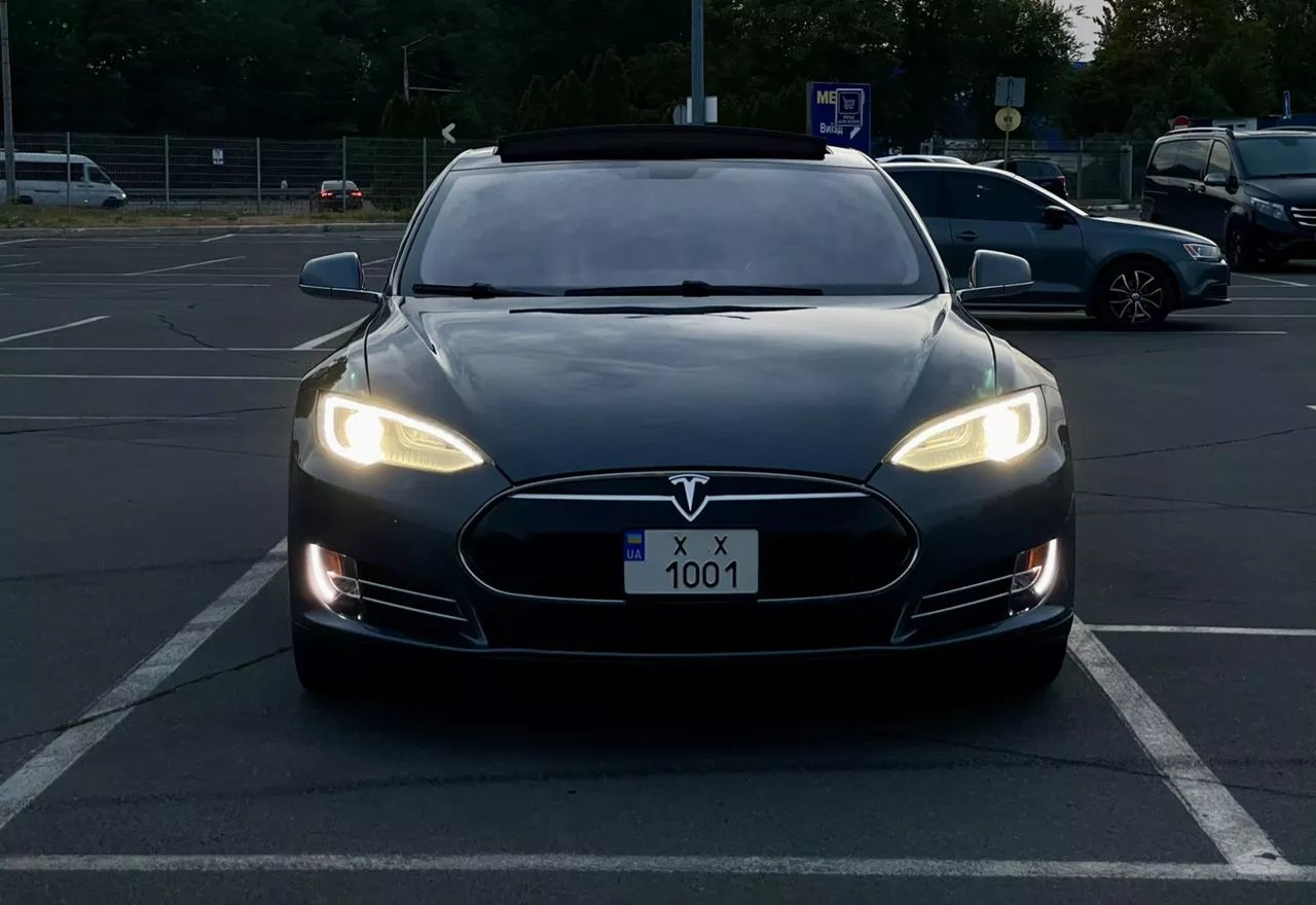 Tesla Model S  85 kWh 2013391