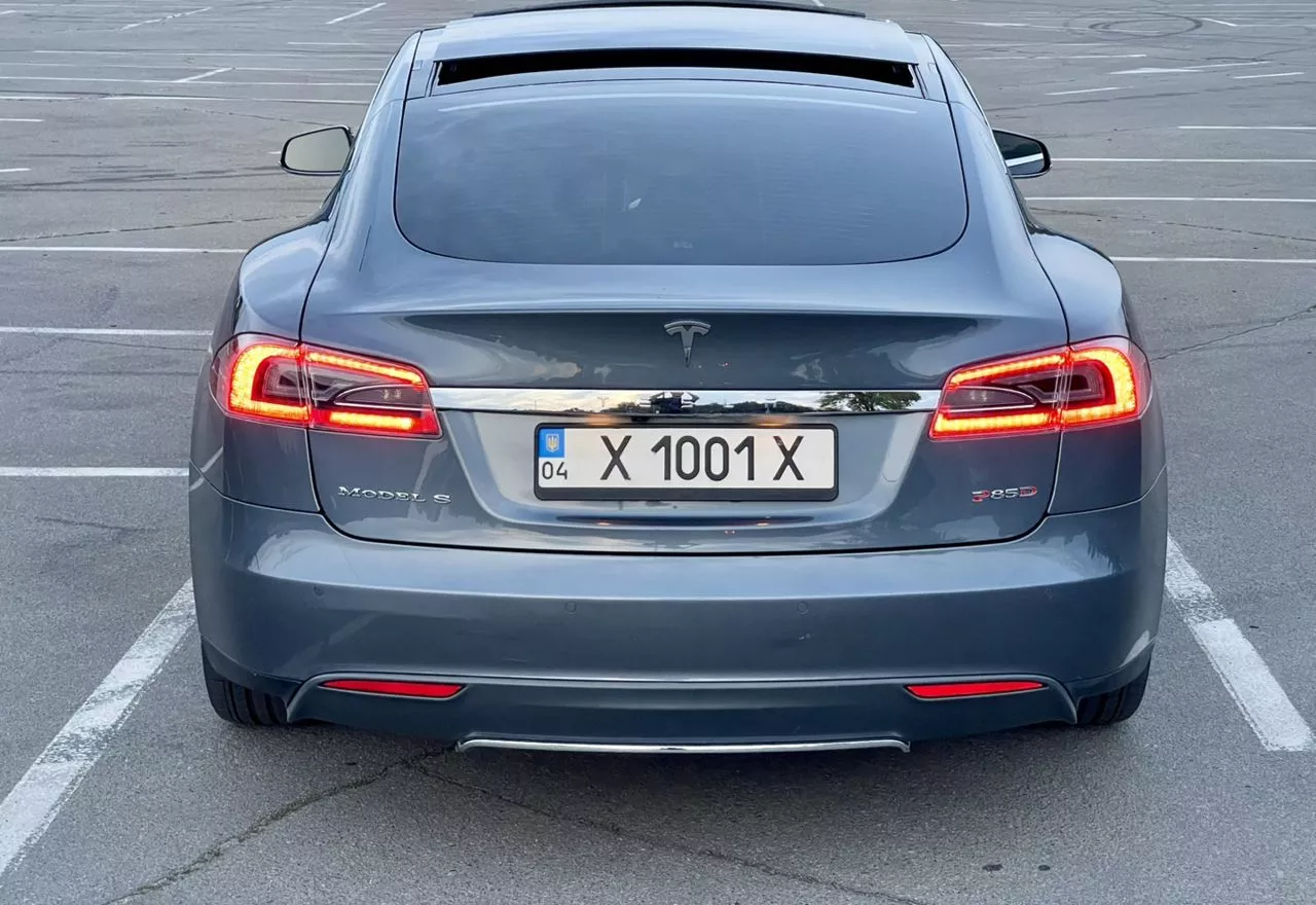 Tesla Model S  85 kWh 2013401