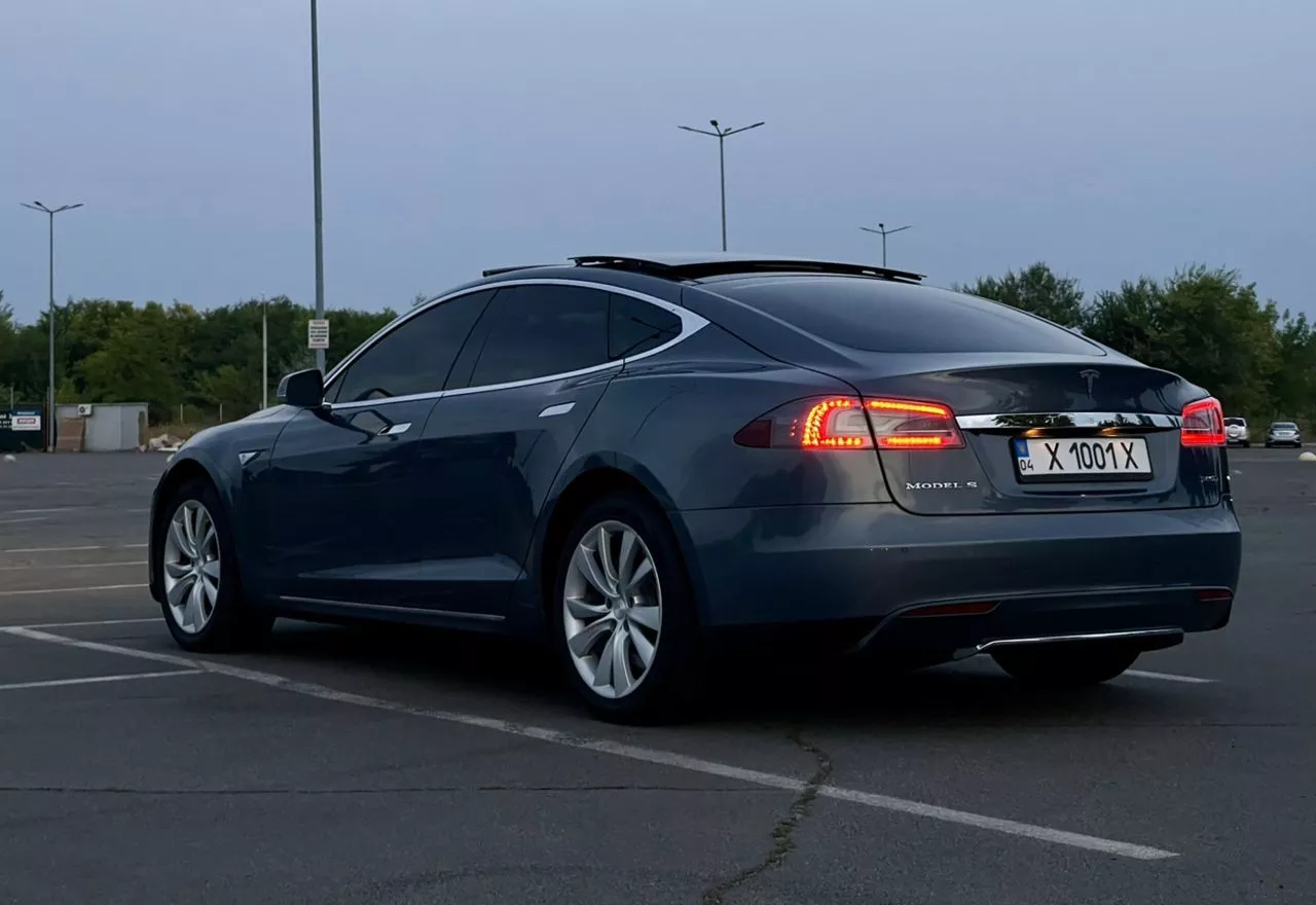 Tesla Model S  85 kWh 2013421