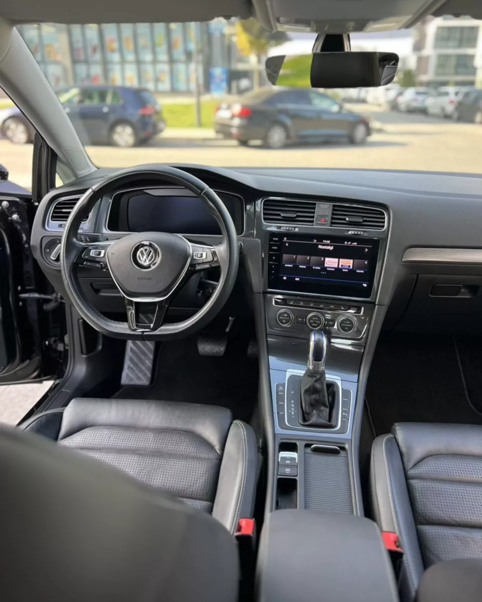 Volkswagen e-Golf  36 kWh 2018211