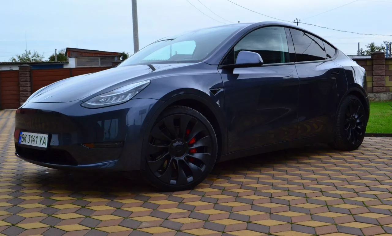 Tesla Model Y  82 kWh 2020141