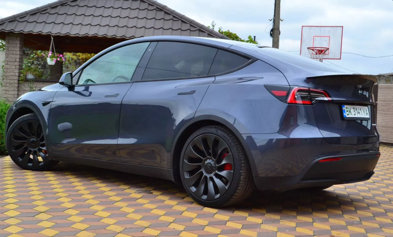 Tesla Model Y  82 kWh 2020211