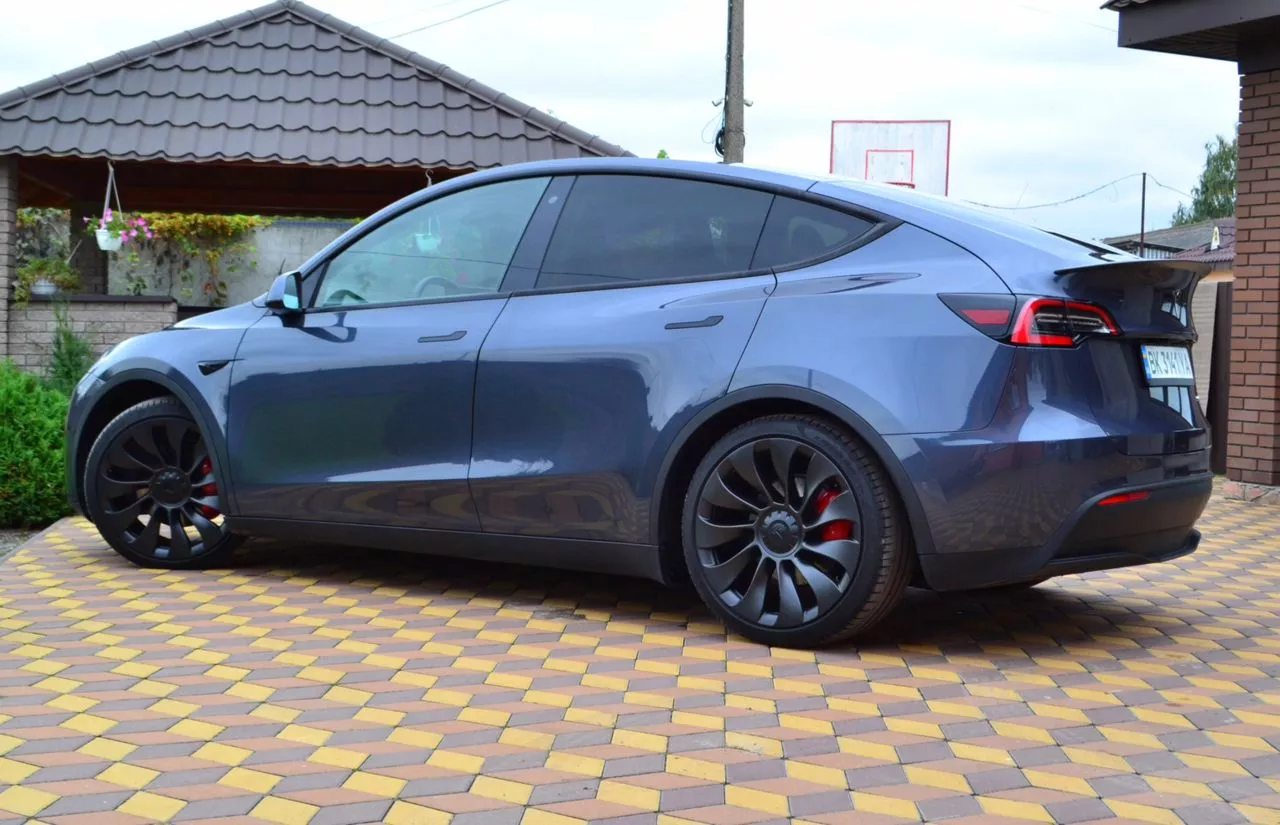 Tesla Model Y  82 kWh 2020221