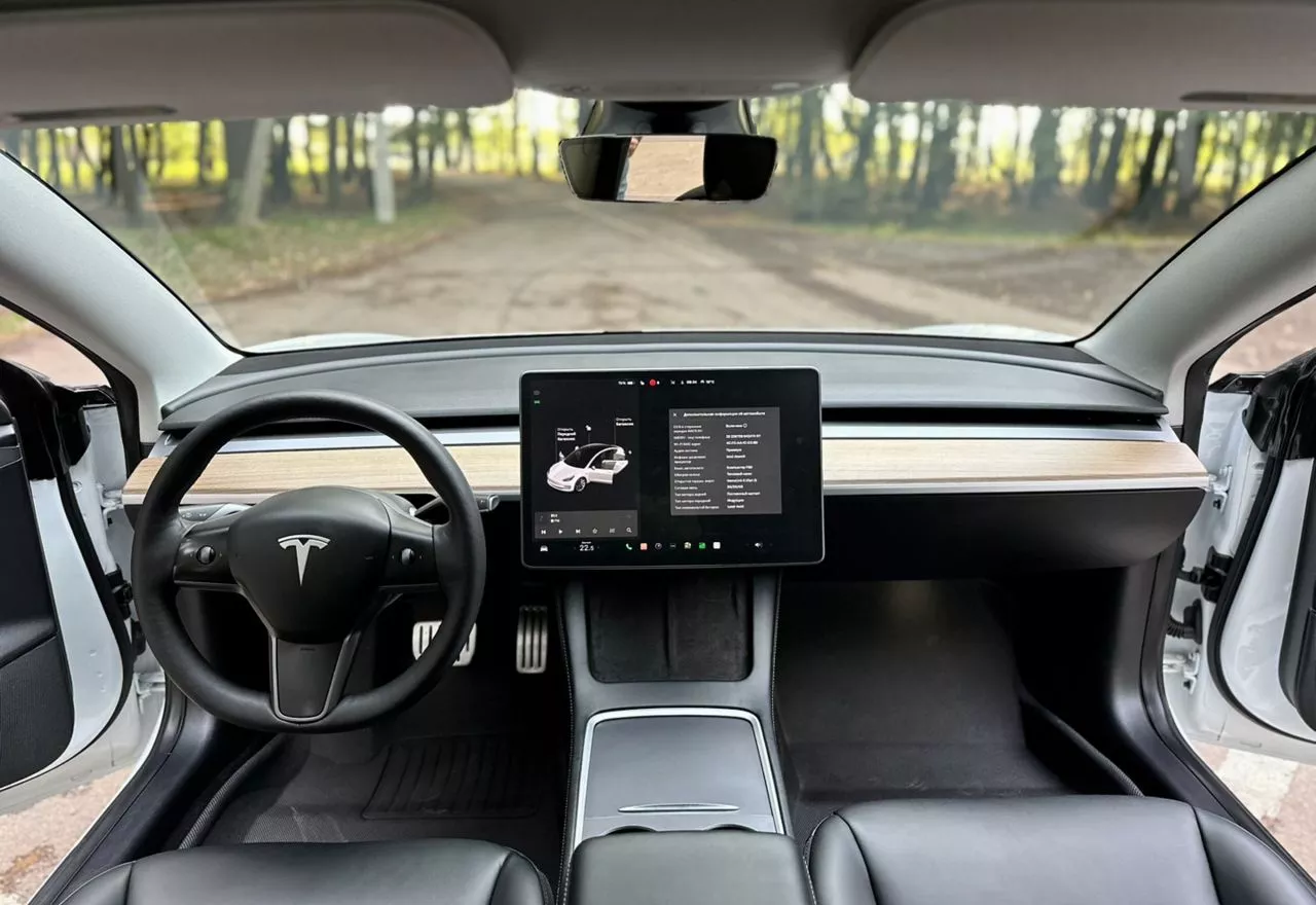 Tesla Model 3  82.5 kWh 2021201