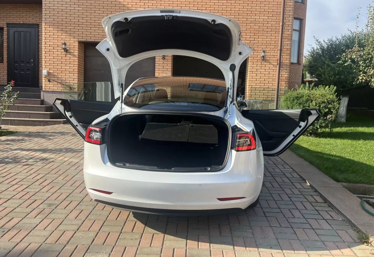 Tesla Model 3  82.5 kWh 202031