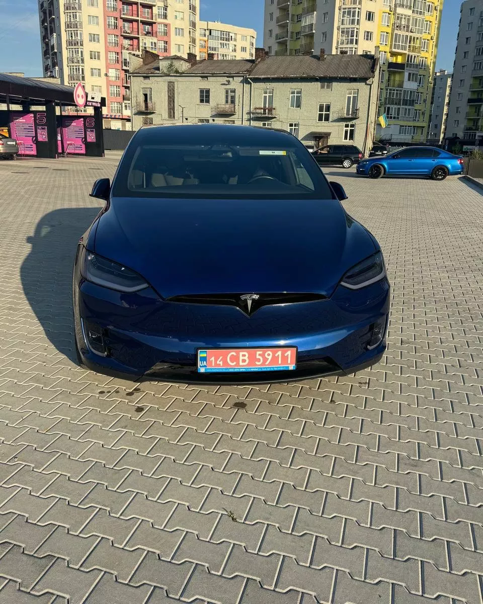 Tesla Model X  202011