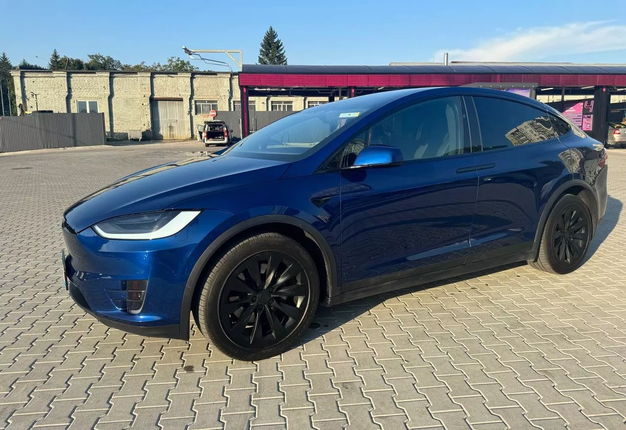 Tesla Model X  202031