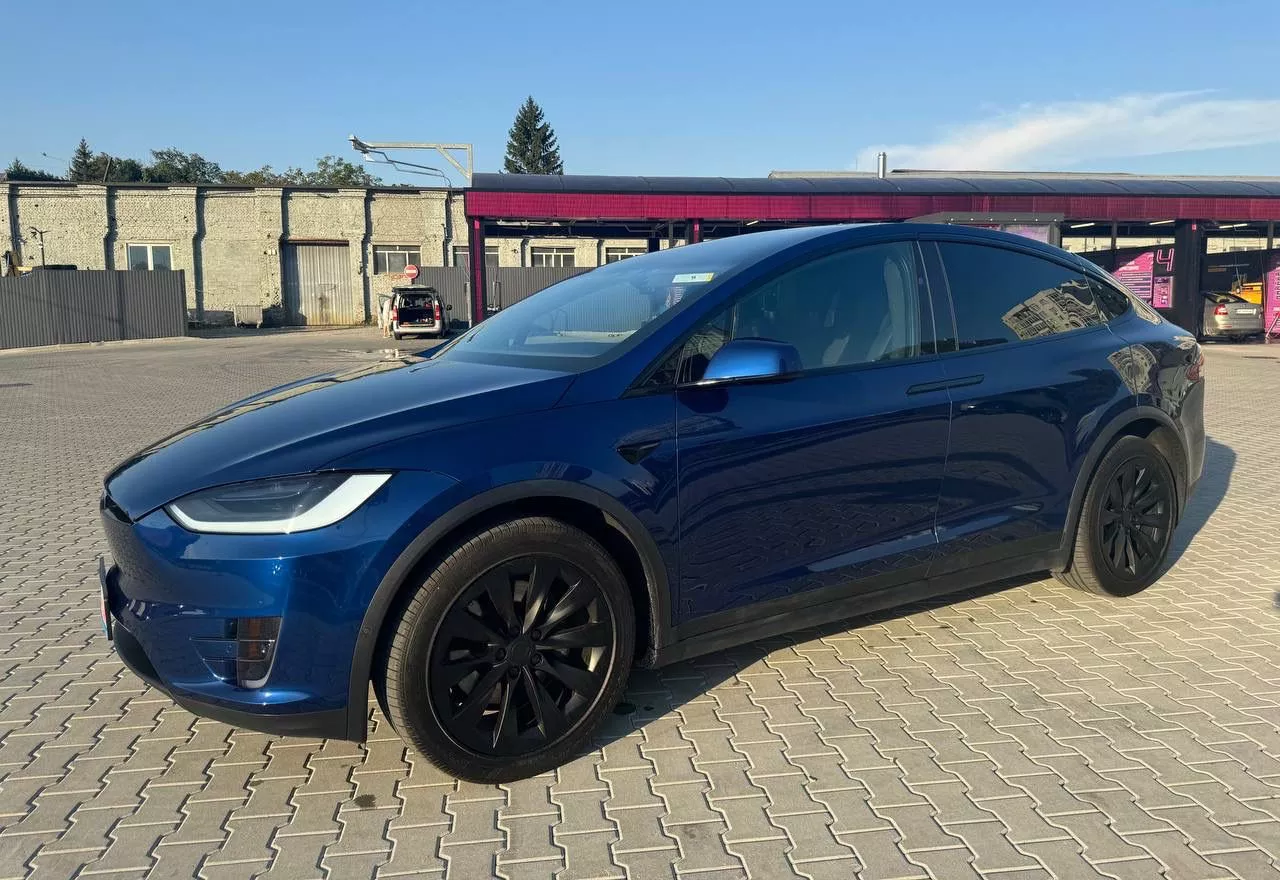 Tesla Model X  202041