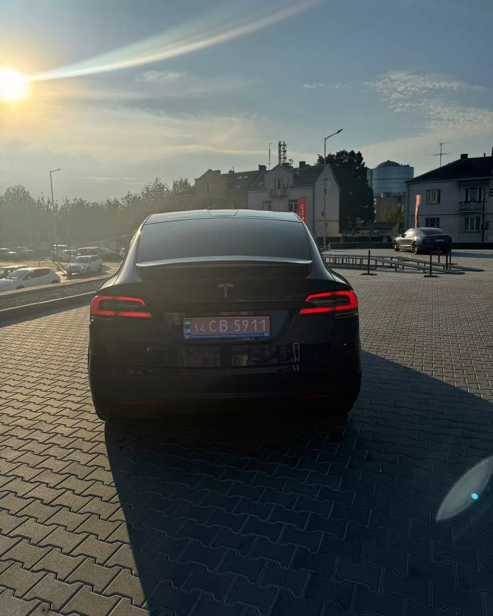 Tesla Model X  202071