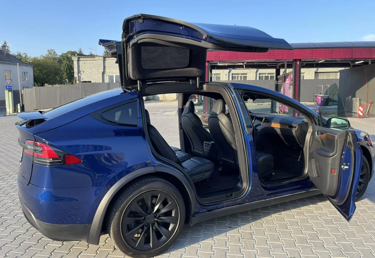 Tesla Model X  202081