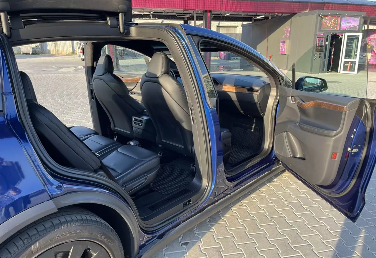 Tesla Model X  202091