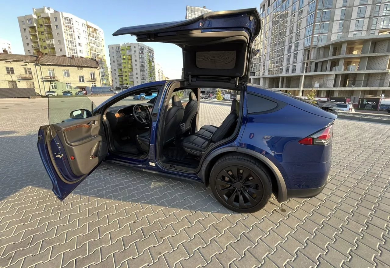 Tesla Model X  2020101