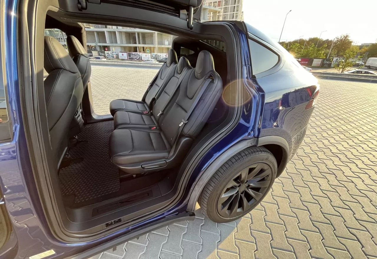 Tesla Model X  2020131