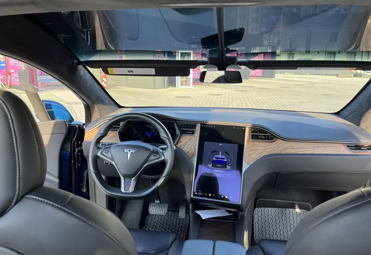 Tesla Model X  2020151