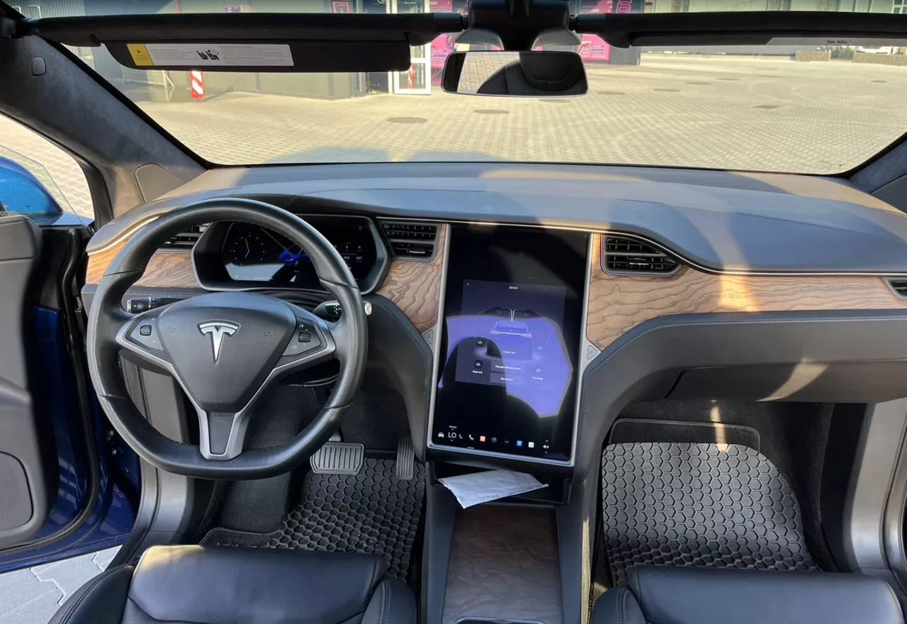 Tesla Model X  2020161