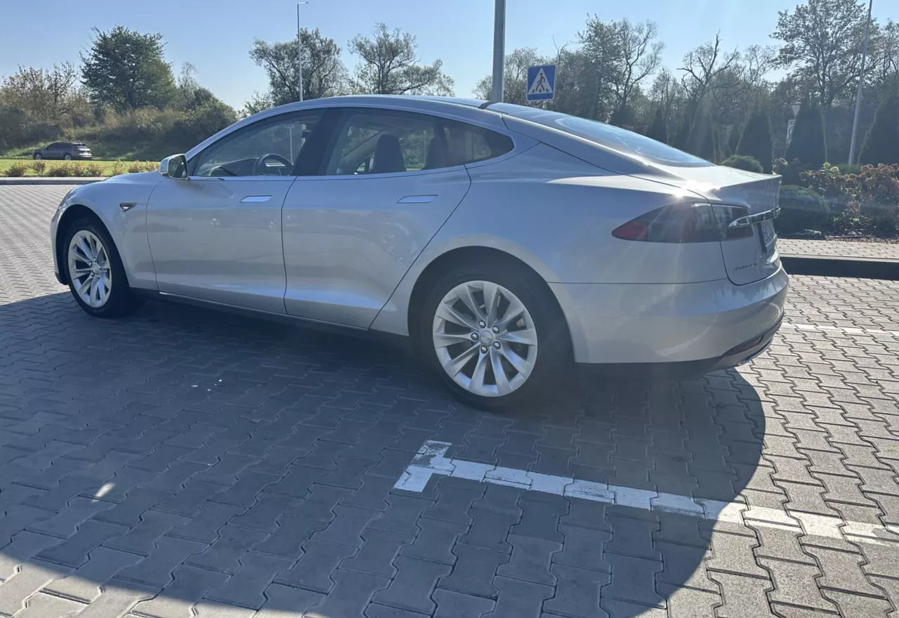 Tesla Model S  85 kWh 201341