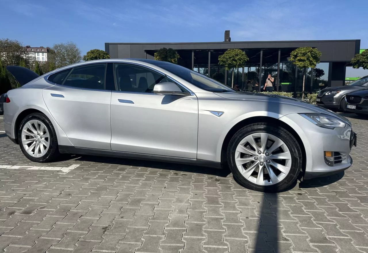 Tesla Model S  85 kWh 201391