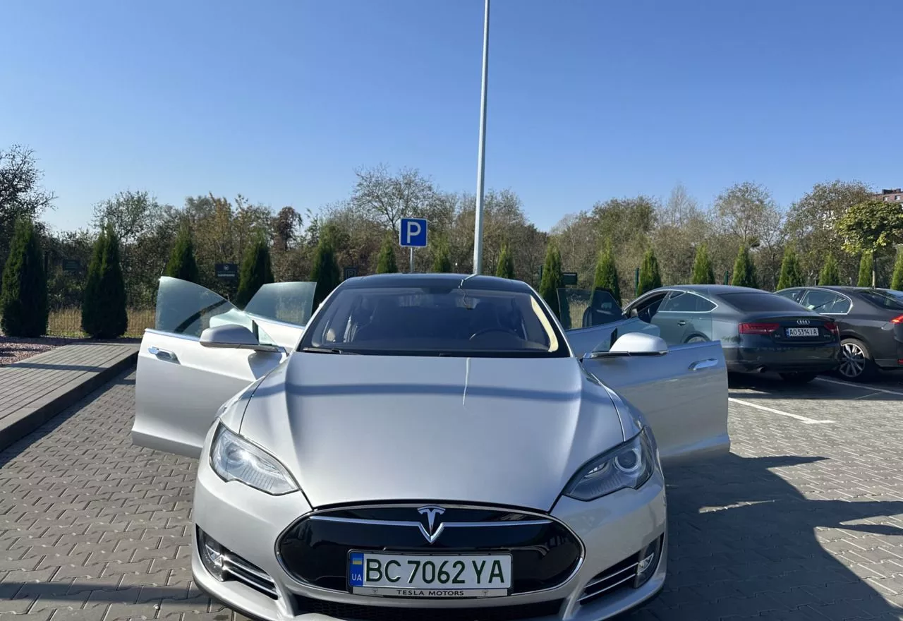 Tesla Model S  85 kWh 2013101