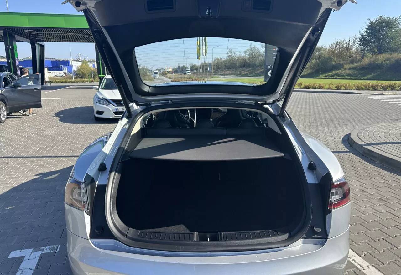 Tesla Model S  85 kWh 2013171