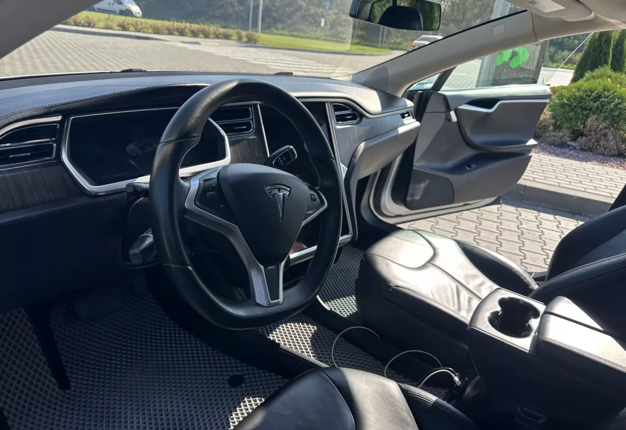 Tesla Model S  85 kWh 2013221