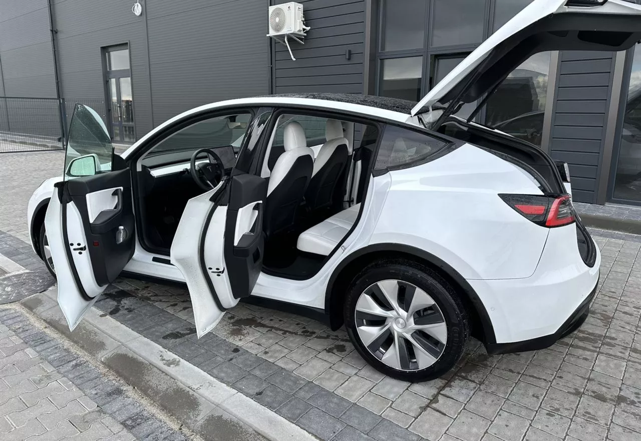 Tesla Model Y  80.5 kWh 202091