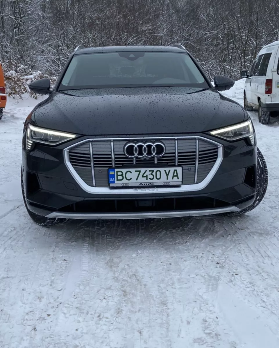 Audi E-tron 