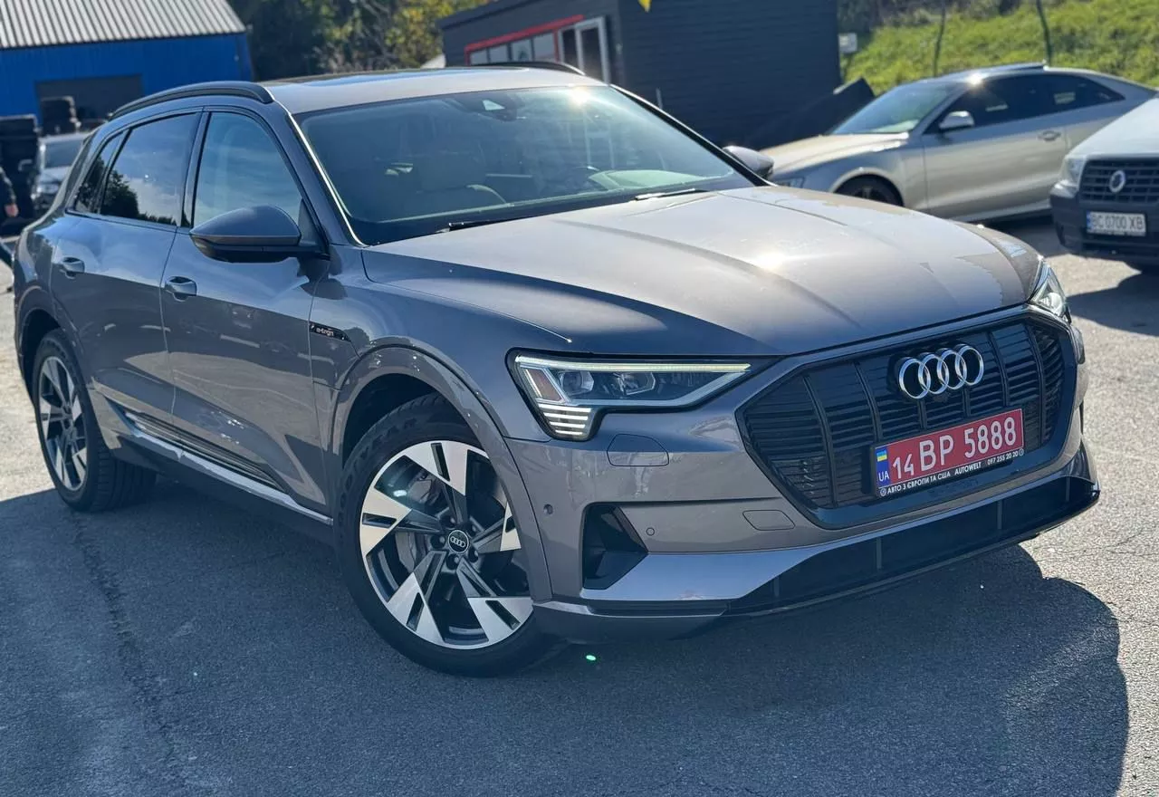 Audi E-tron 