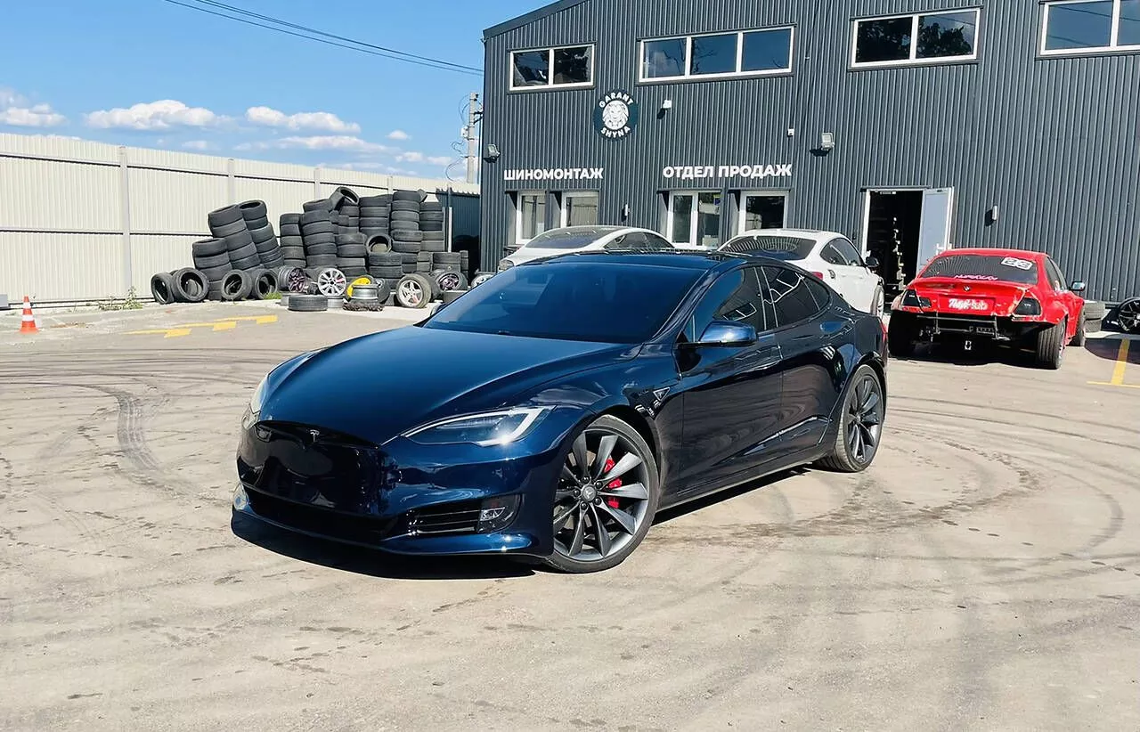 Tesla Model S  85 kWh 201331