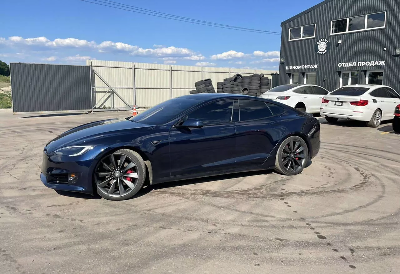 Tesla Model S  85 kWh 201341