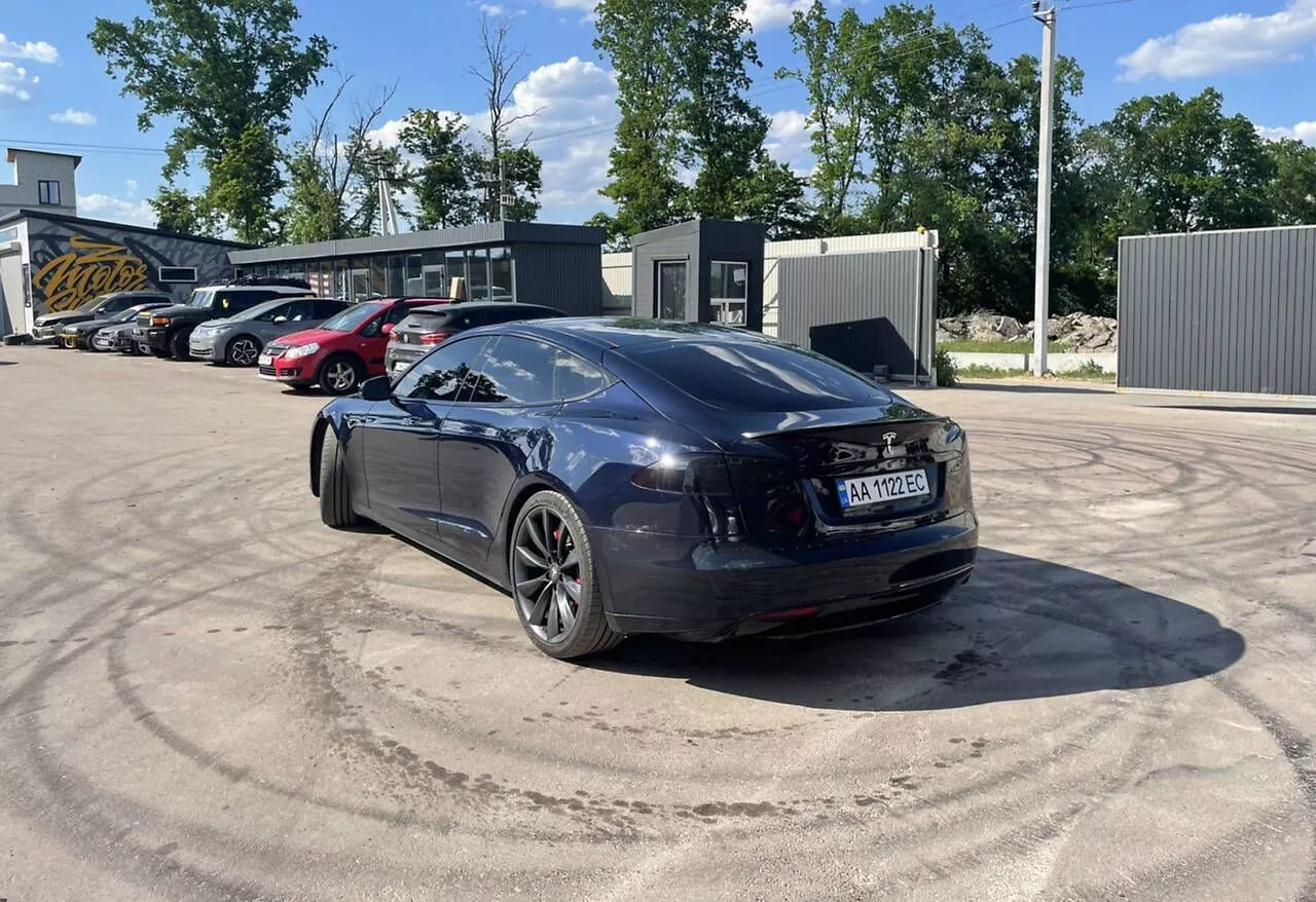 Tesla Model S  85 kWh 201351