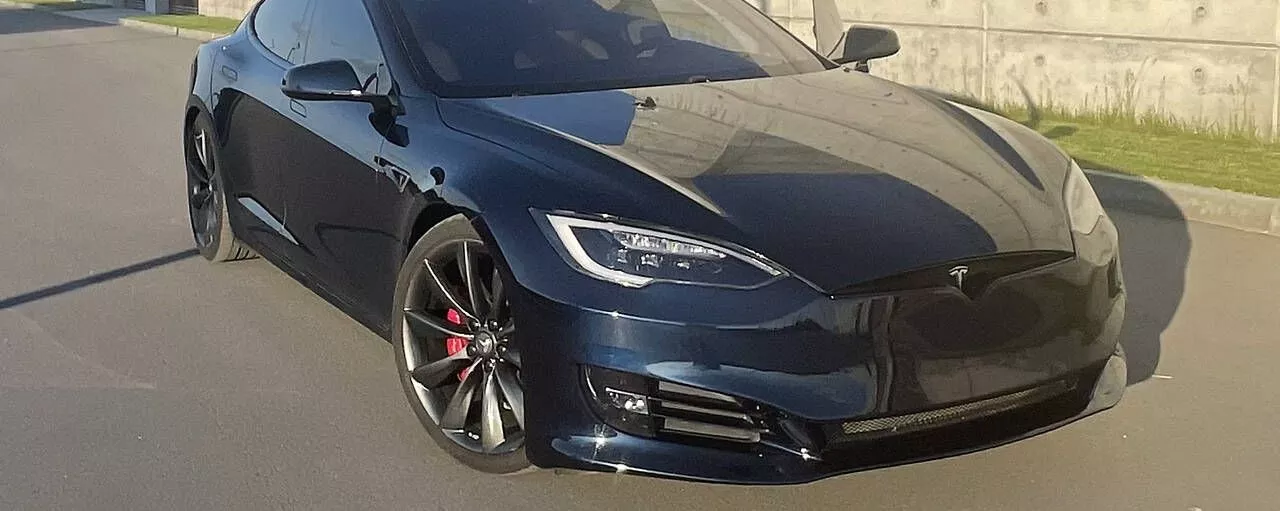 Tesla Model S  85 kWh 201361