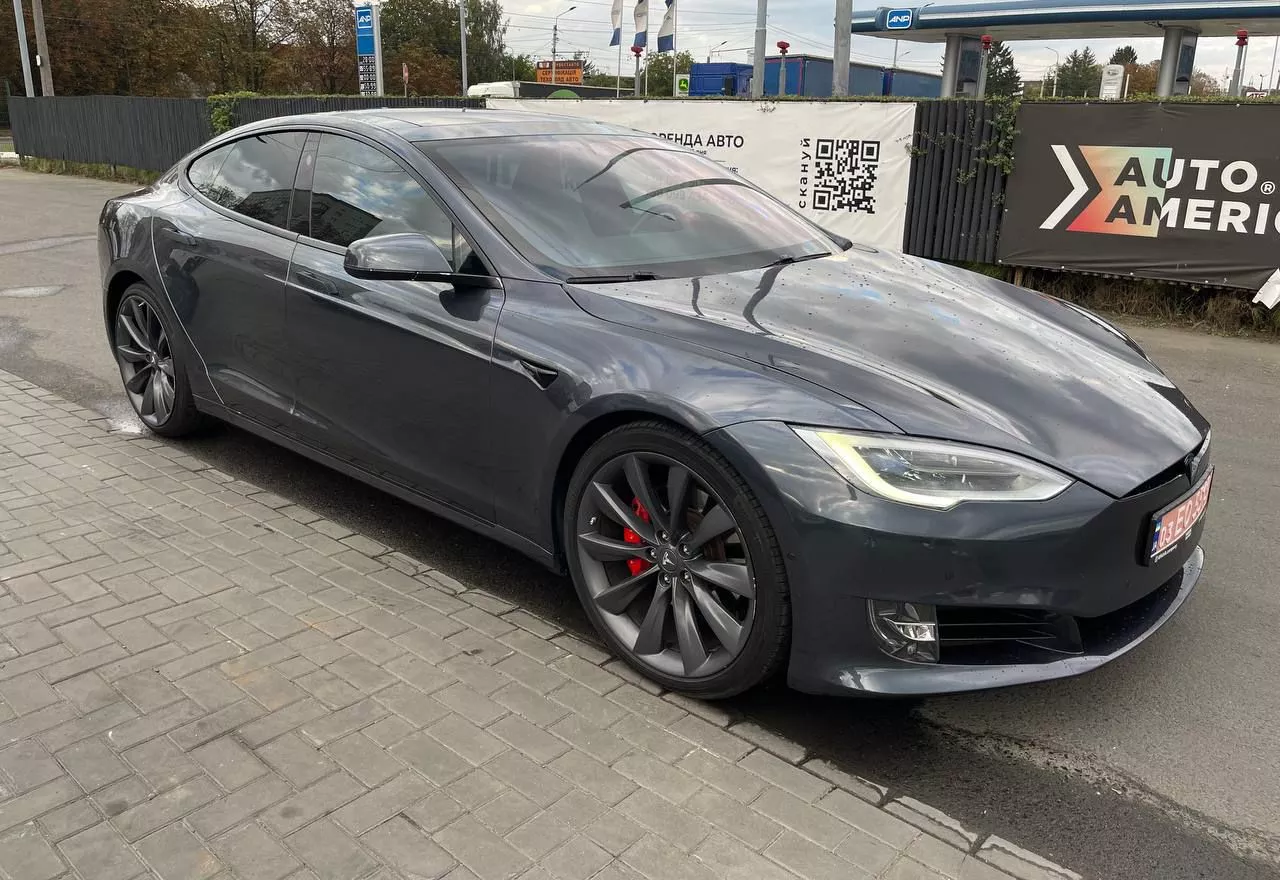 Tesla Model S 