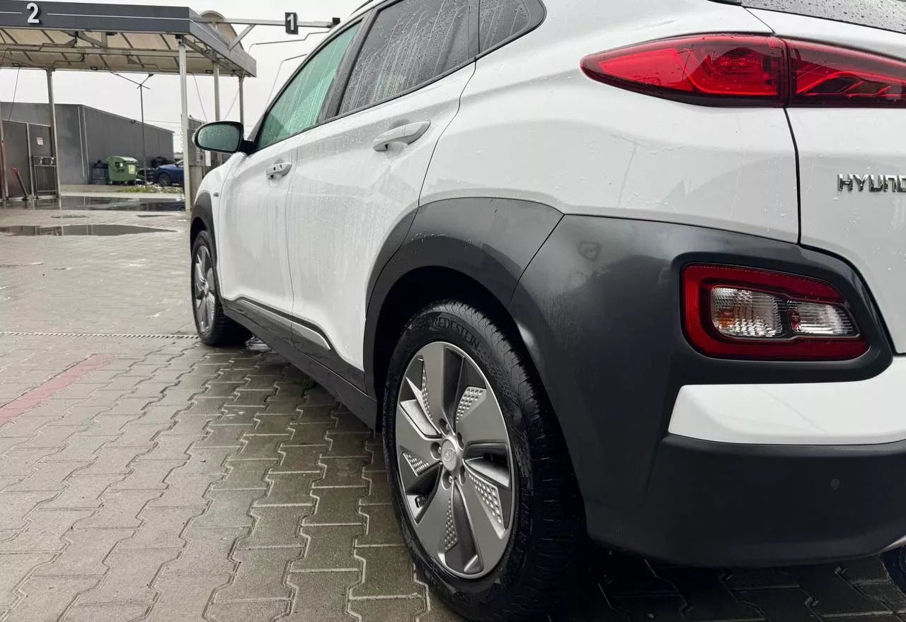 Hyundai Kona  67 kWh 2020111