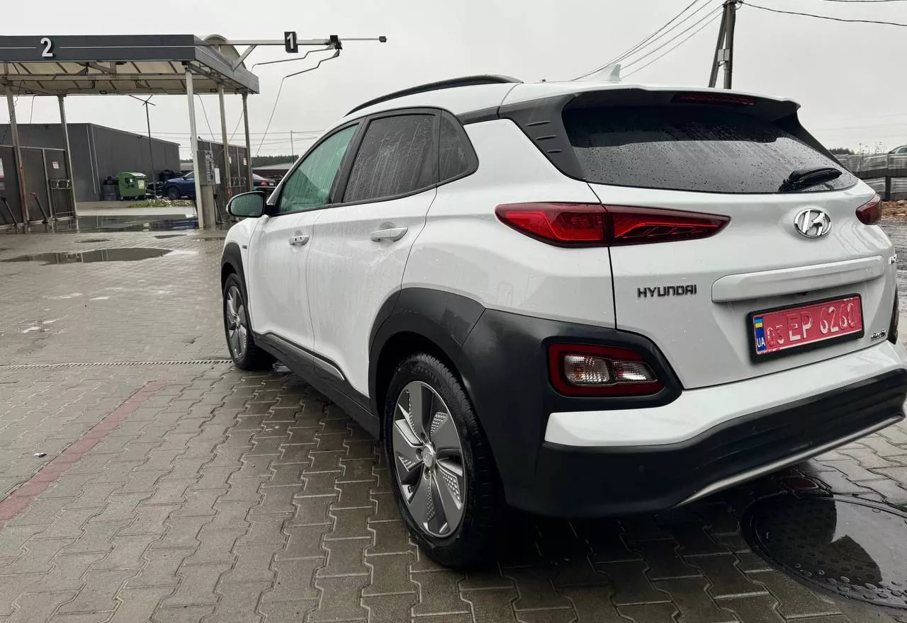 Hyundai Kona  67 kWh 2020121