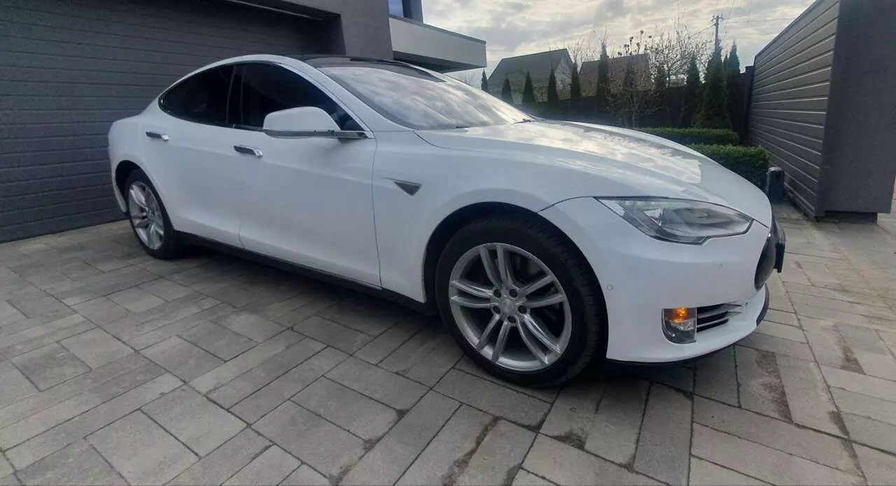 Tesla Model S  85 kWh 201521