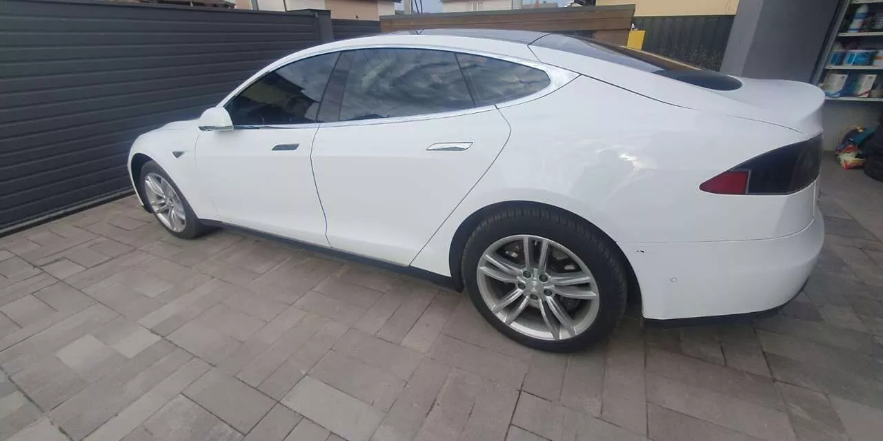 Tesla Model S  85 kWh 201531