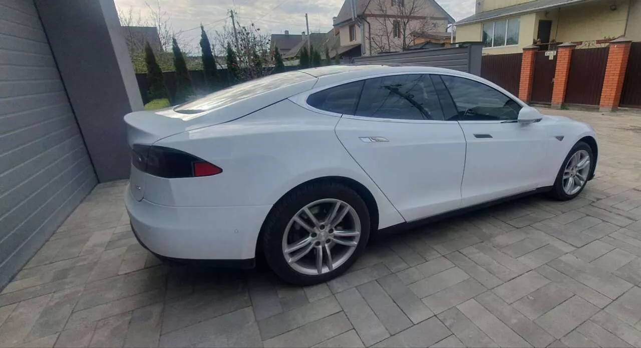 Tesla Model S  85 kWh 201541