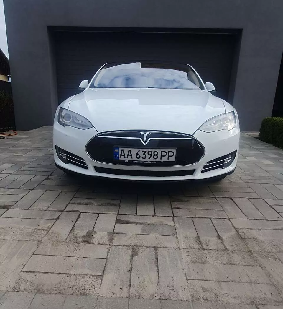 Tesla Model S  85 kWh 201561