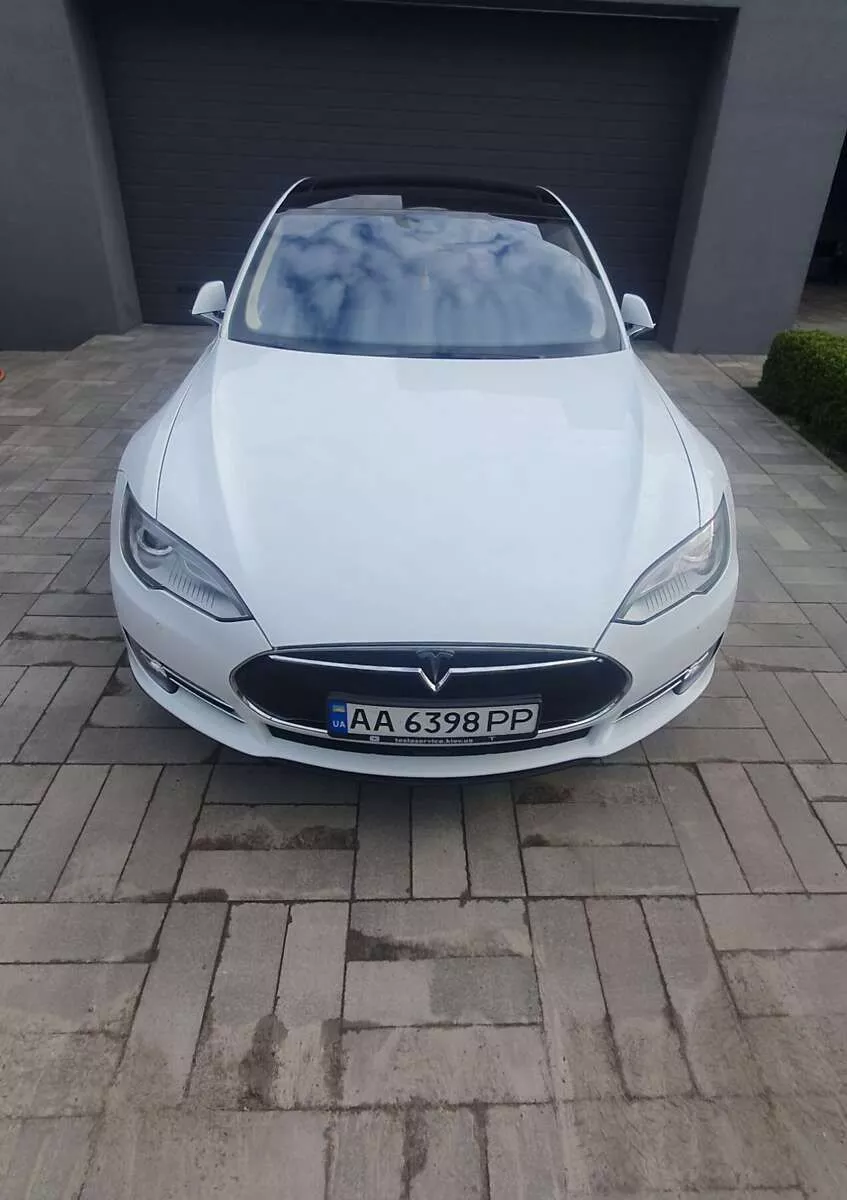 Tesla Model S  85 kWh 201571