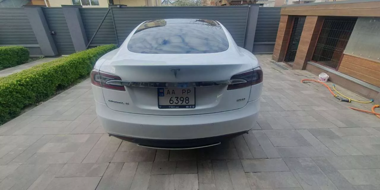 Tesla Model S  85 kWh 201581