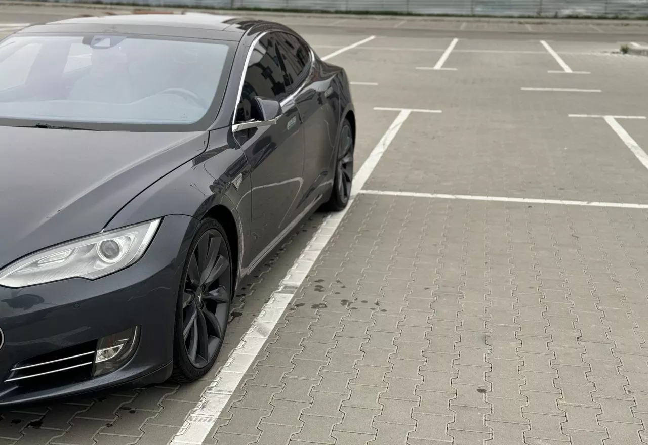 Tesla Model S  85 kWh 201621