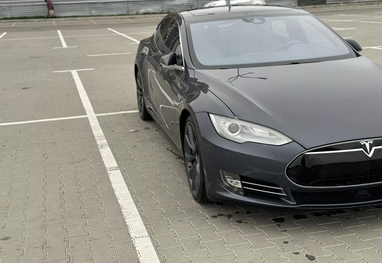 Tesla Model S  85 kWh 201631