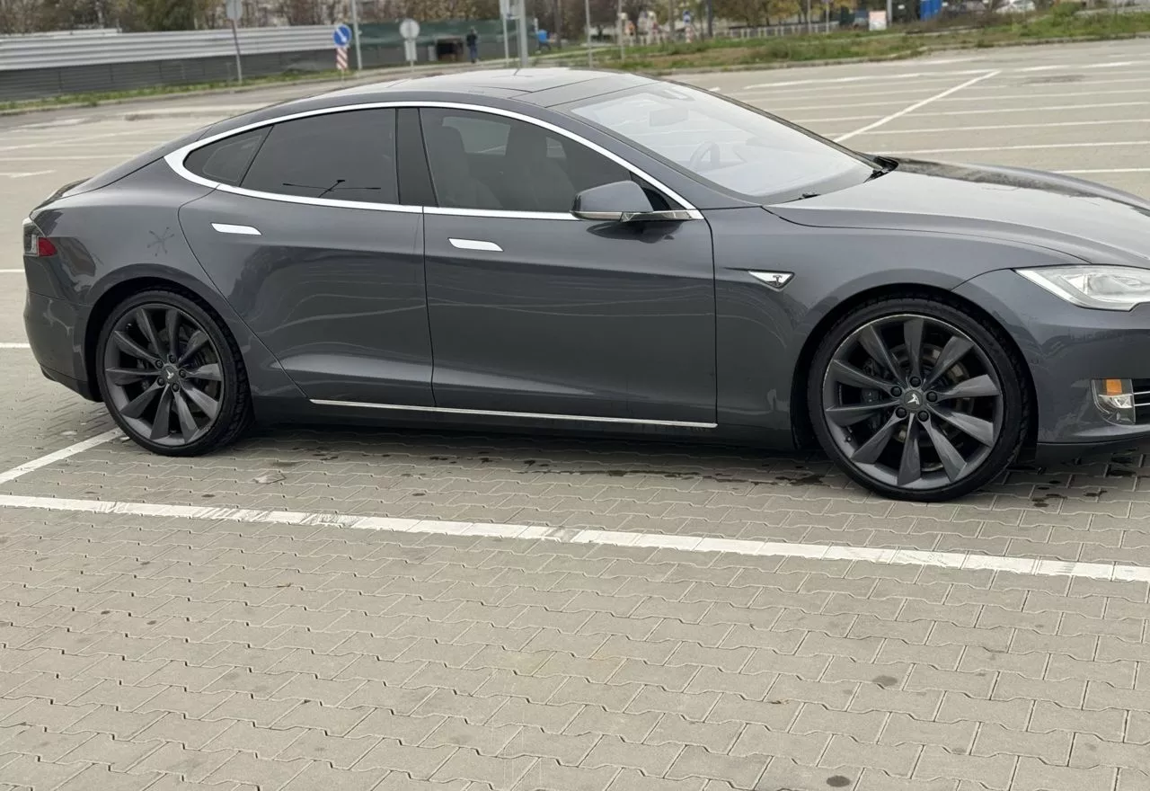 Tesla Model S  85 kWh 201641