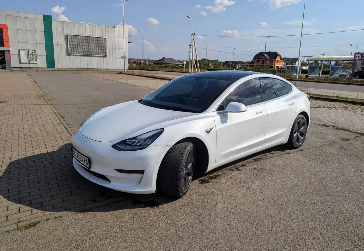 Tesla Model 3  202001