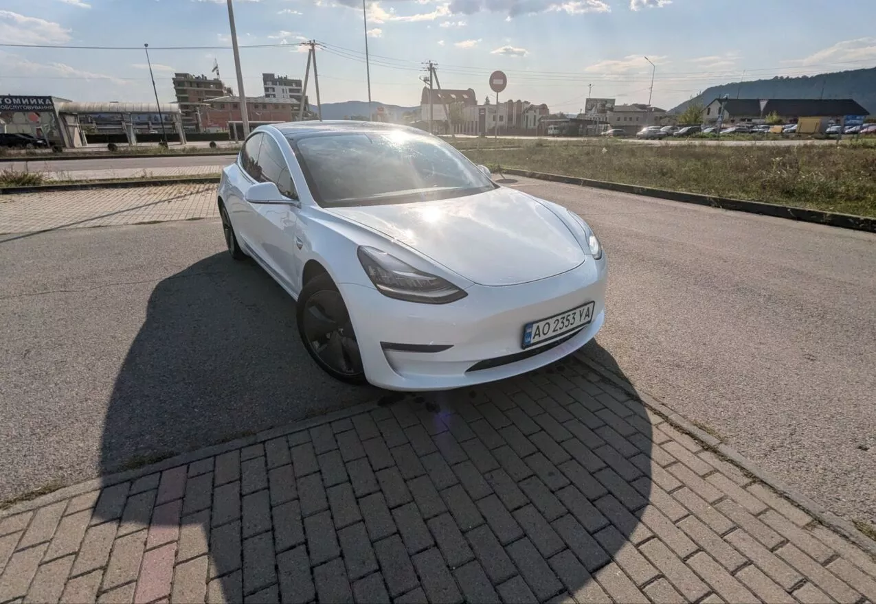 Tesla Model 3  202031