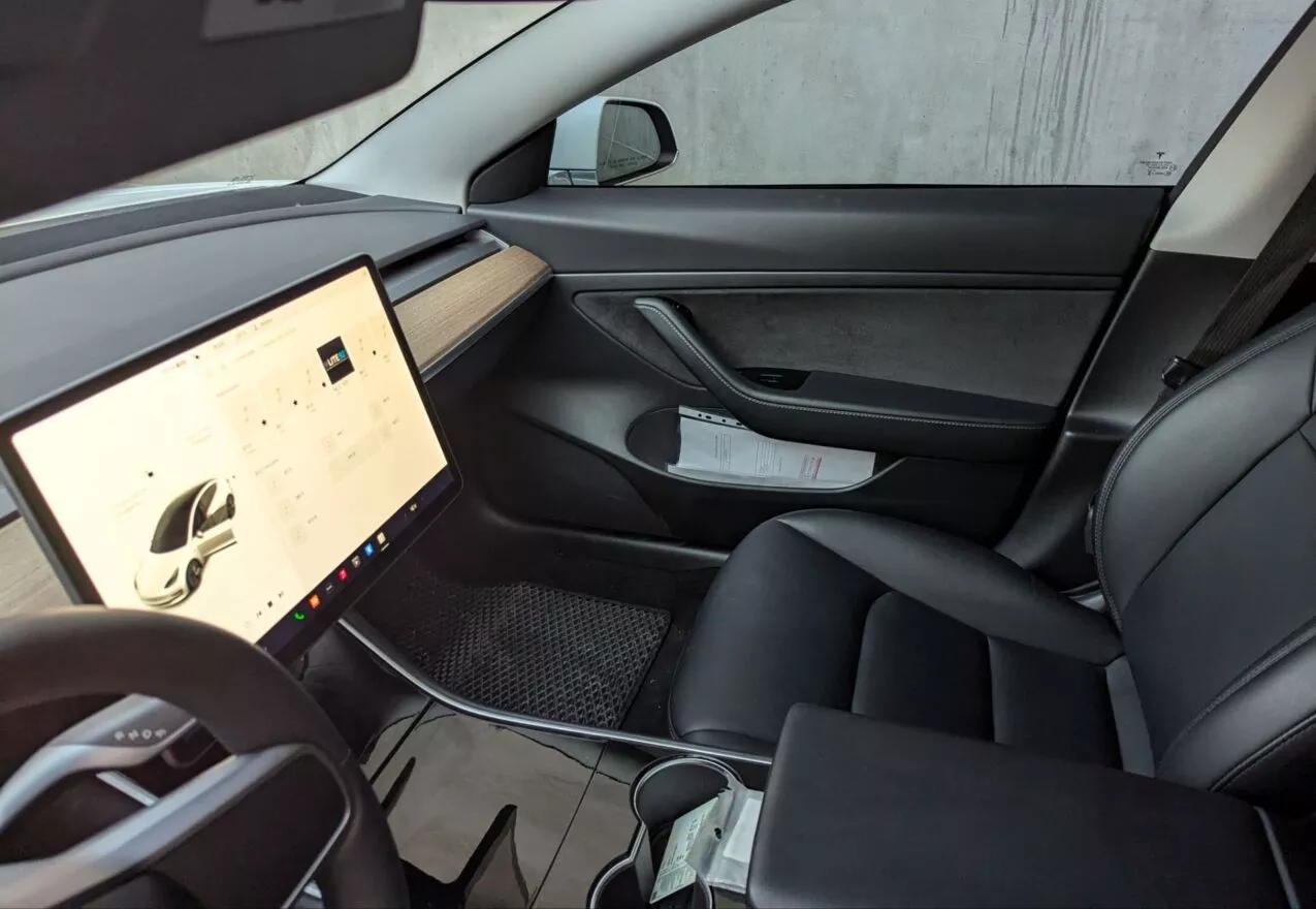 Tesla Model 3  2020121