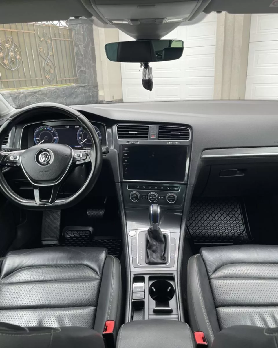 Volkswagen e-Golf  35.8 kWh 2017151