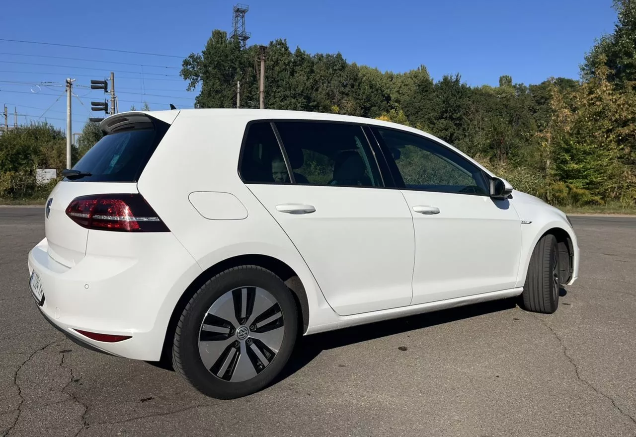 Volkswagen e-Golf  24 kWh 2015201