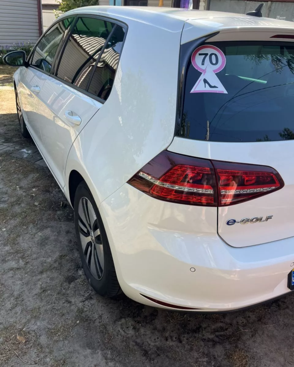 Volkswagen e-Golf  24 kWh 2015241