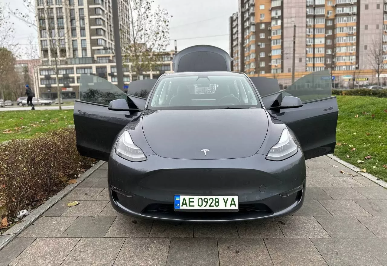 Tesla Model Y  82 kWh 2022111